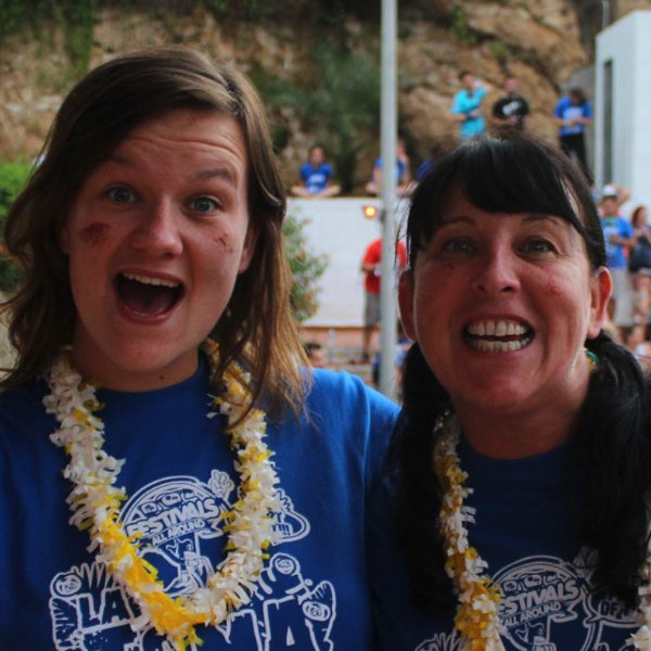 friends at la tomatina festival